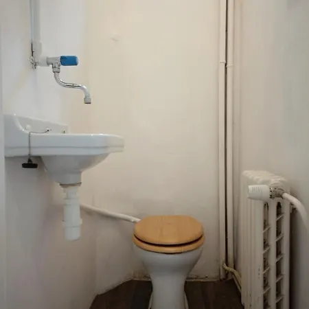 Apartament Sekaninova 52 Retro Flat
